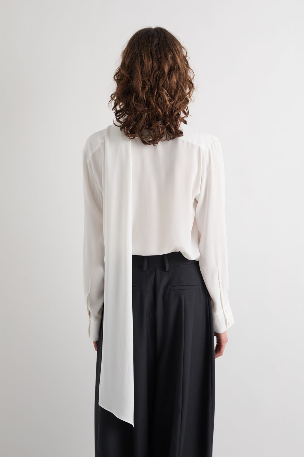 BLUSA IN MISTO CREPE DI SETA CON NASTRO DA ANNODARE