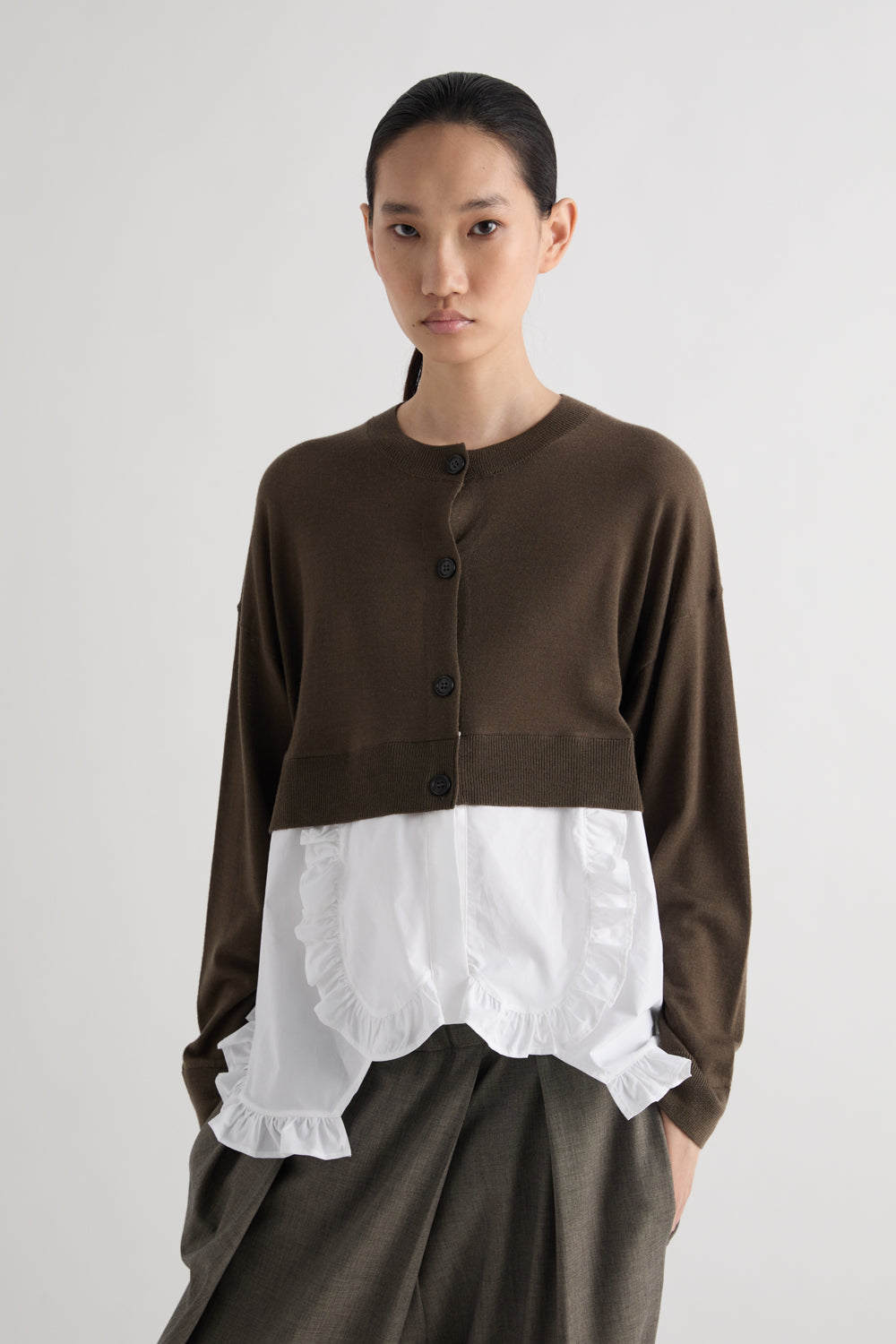 CARDIGAN CON BALZA AL FONDO