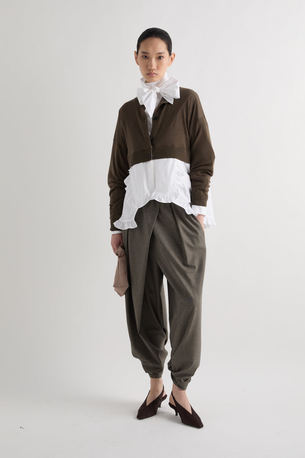 CARDIGAN CON BALZA AL FONDO